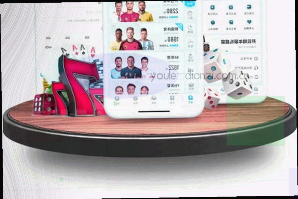 工作台上摊开的元件样品与记录表格俯拍，画面中不出现可识别人物面部